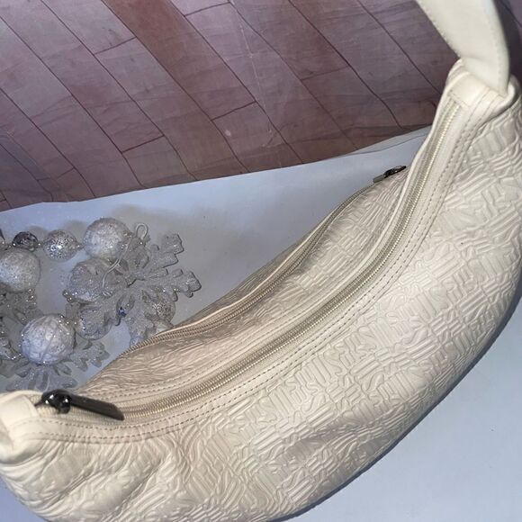 Stone Mountain Embossed Signature Leather Shoulder Bag Beige Large - Picture 7 of 8